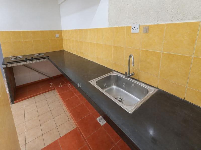 Pangsapuri untuk Dijual di Mawar Apartment - Zann Fauzan - Kitchen - PropertyGuru.com.my