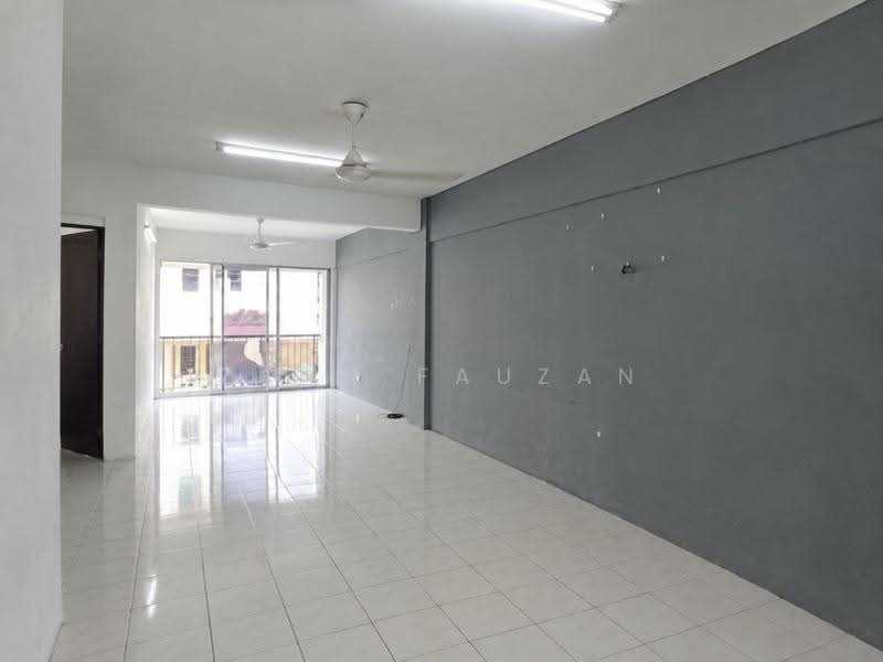 Pangsapuri untuk Dijual di Mawar Apartment - Zann Fauzan - Living Room - PropertyGuru.com.my