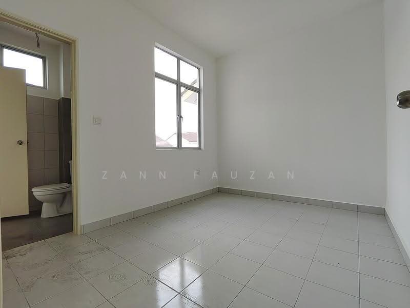2-storey Terraced House for Sale in Bandar Bukit Beruntung (Bukit Beruntung) - Zann Fauzan - Bathroom - PropertyGuru.com.my