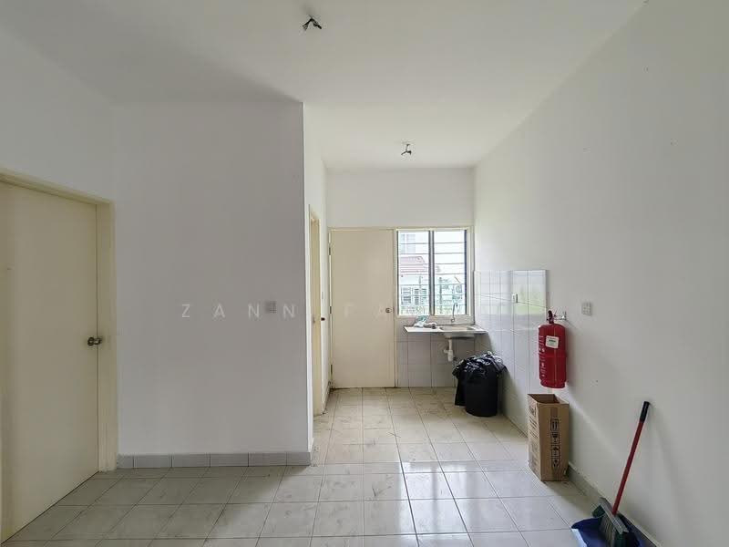 2-storey Terraced House for Sale in Bandar Bukit Beruntung (Bukit Beruntung) - Zann Fauzan - Kitchen - PropertyGuru.com.my