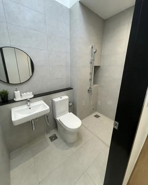 Rumah Teres 2-Tingkat untuk Dijual di Leisure Farm (Gelang Patah) - Peter Siew - Bathroom - PropertyGuru.com.my