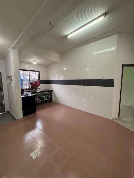 Rumah Teres untuk Dijual di Taman Desa Cemerlang (Ulu Tiram) - June Tan - Kitchen - PropertyGuru.com.my