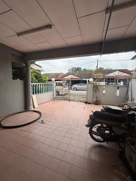 Rumah Teres untuk Dijual di Taman Desa Cemerlang (Ulu Tiram) - June Tan - Exterior - PropertyGuru.com.my