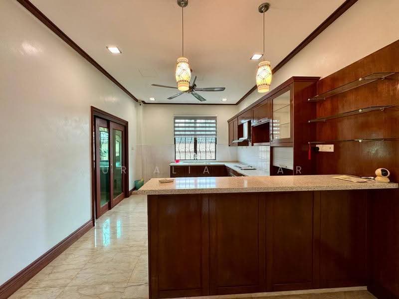 Rumah Banglo untuk Dijual di Bukit Jelutong (Shah Alam) - Nur Alia Omar - Kitchen - PropertyGuru.com.my