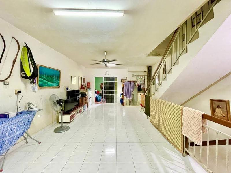 3-storey Terraced House for Sale in Batu Caves (Selangor) - Fauran Nawawi - Living Room - PropertyGuru.com.my