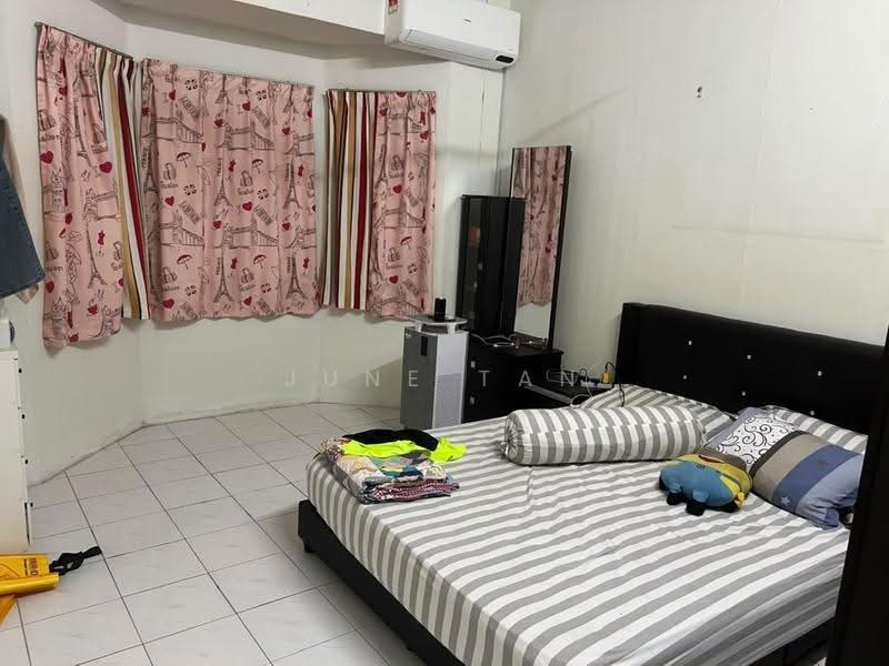 Rumah Teres untuk Dijual di Taman Putri Kulai (Kulai) - June Tan - Bedroom - PropertyGuru.com.my