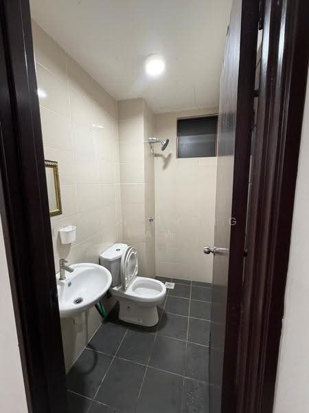 Kondominium untuk Disewa di Residensi Zamrud - Soon Sheng Law - Bathroom - PropertyGuru.com.my