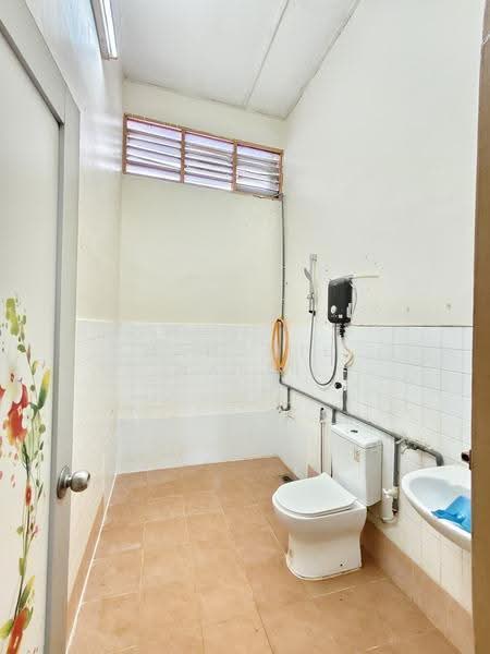 Rumah Teres 2-Tingkat untuk Dijual di Taman Suria Jaya (Cheras) - Nadzmie Nasir - Bathroom - PropertyGuru.com.my