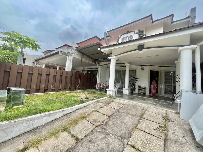 Terraced House for Sale in Bandar Putra Permai (Seri Kembangan) - Sariza Hartanah - Exterior - PropertyGuru.com.my