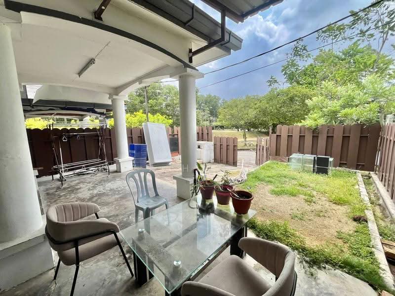 Terraced House for Sale in Bandar Putra Permai (Seri Kembangan) - Sariza Hartanah - Exterior - PropertyGuru.com.my