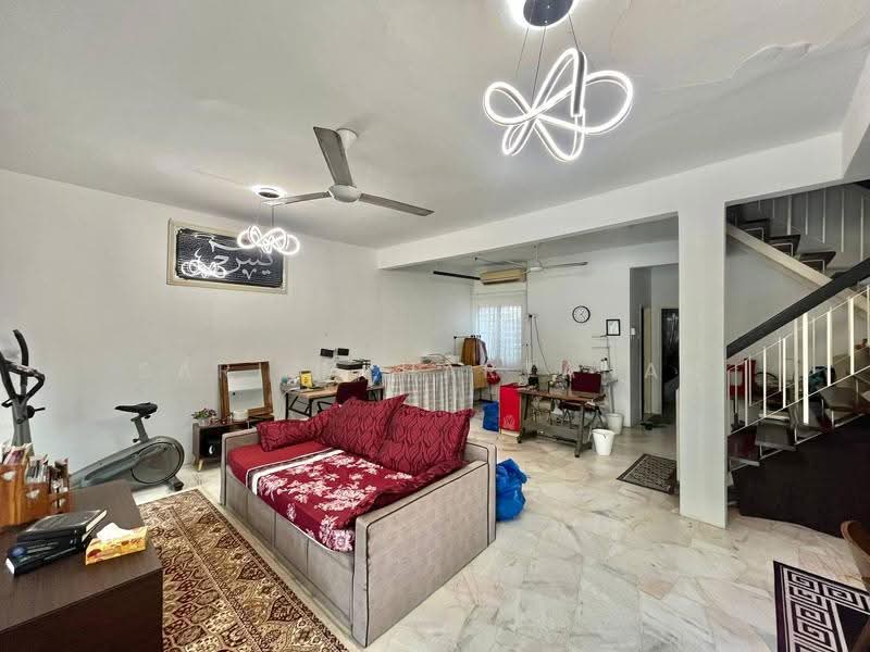 Terraced House for Sale in Bandar Putra Permai (Seri Kembangan) - Sariza Hartanah - Living Room - PropertyGuru.com.my