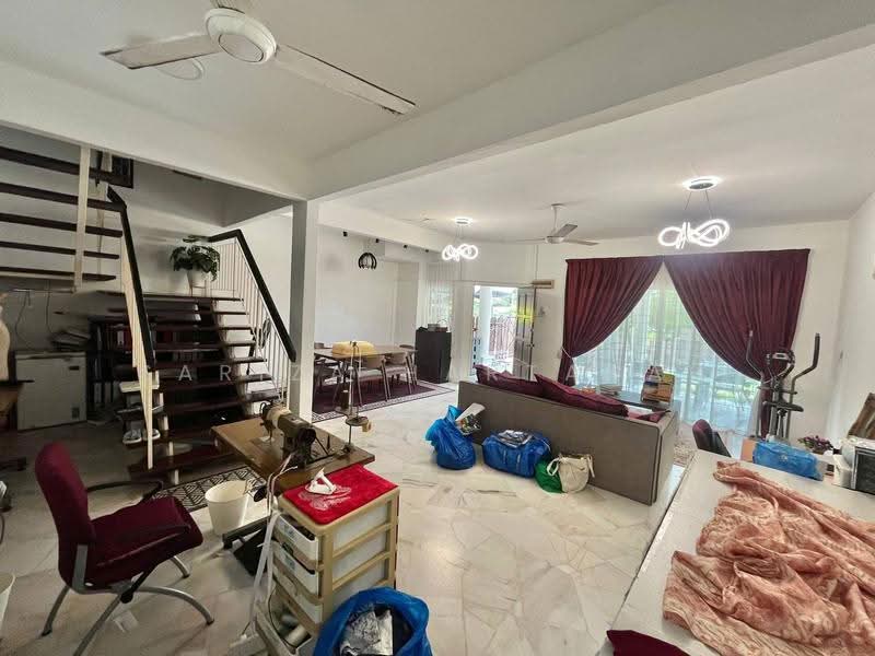 Terraced House for Sale in Bandar Putra Permai (Seri Kembangan) - Sariza Hartanah - Living Room - PropertyGuru.com.my