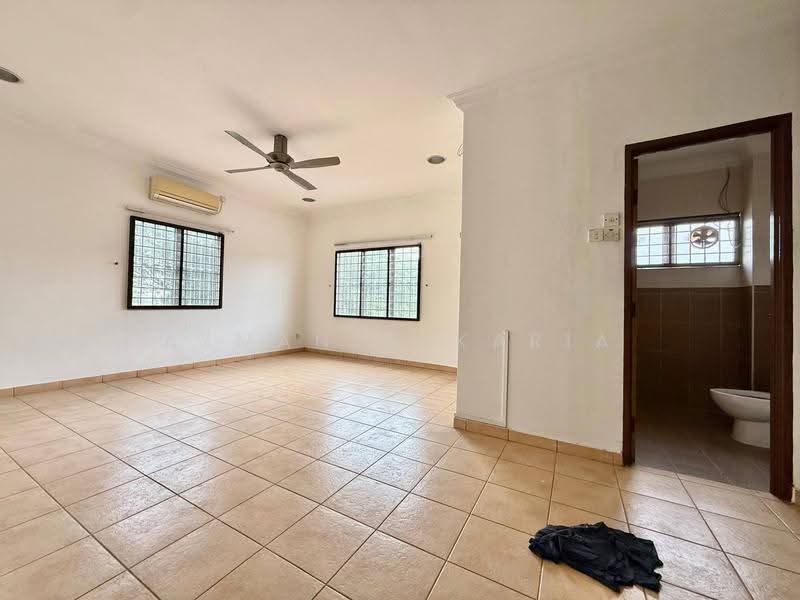 2-storey Terraced House for Sale in Taman Mutiara Subang (Shah Alam) - AZMAN ZAKARIA - Living Room - PropertyGuru.com.my