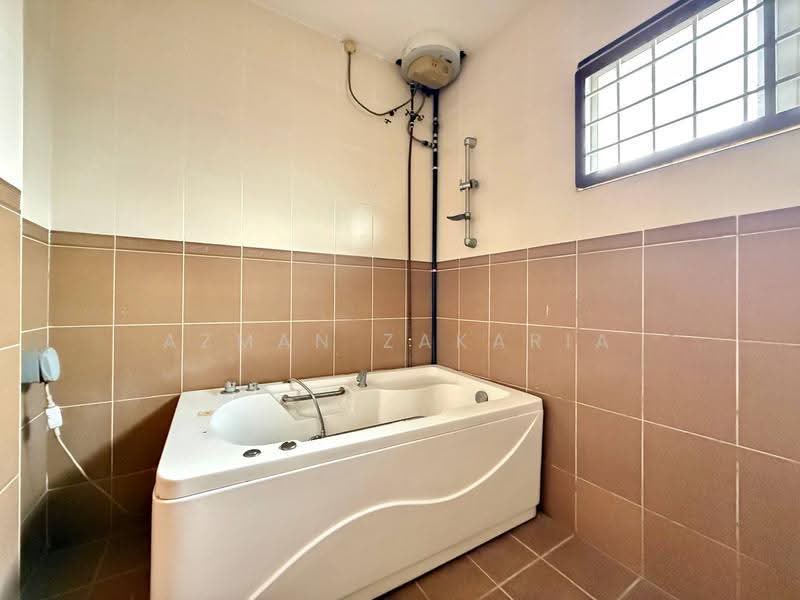 2-storey Terraced House for Sale in Taman Mutiara Subang (Shah Alam) - AZMAN ZAKARIA - Bathroom - PropertyGuru.com.my