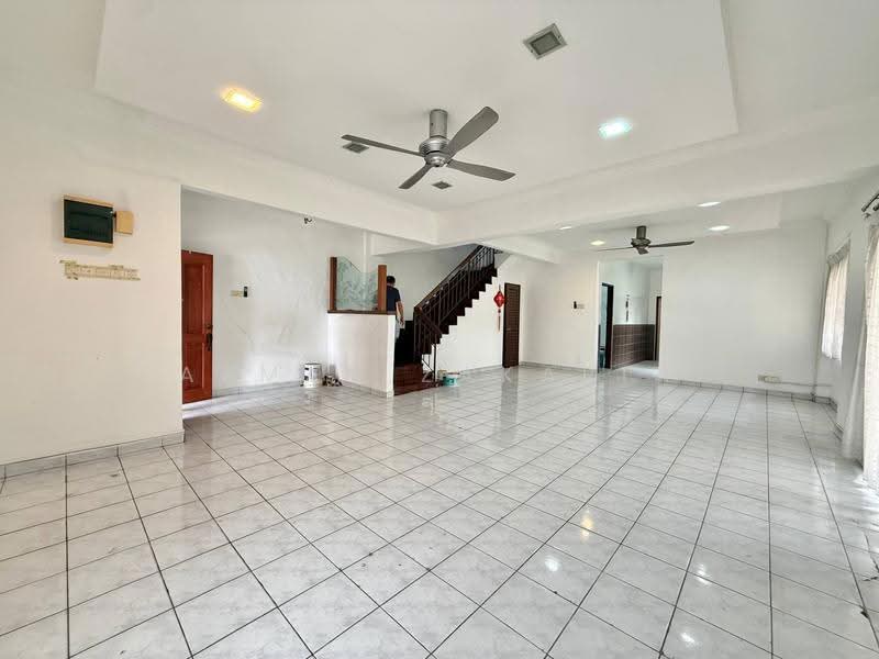 2-storey Terraced House for Sale in Taman Mutiara Subang (Shah Alam) - AZMAN ZAKARIA - Living Room - PropertyGuru.com.my