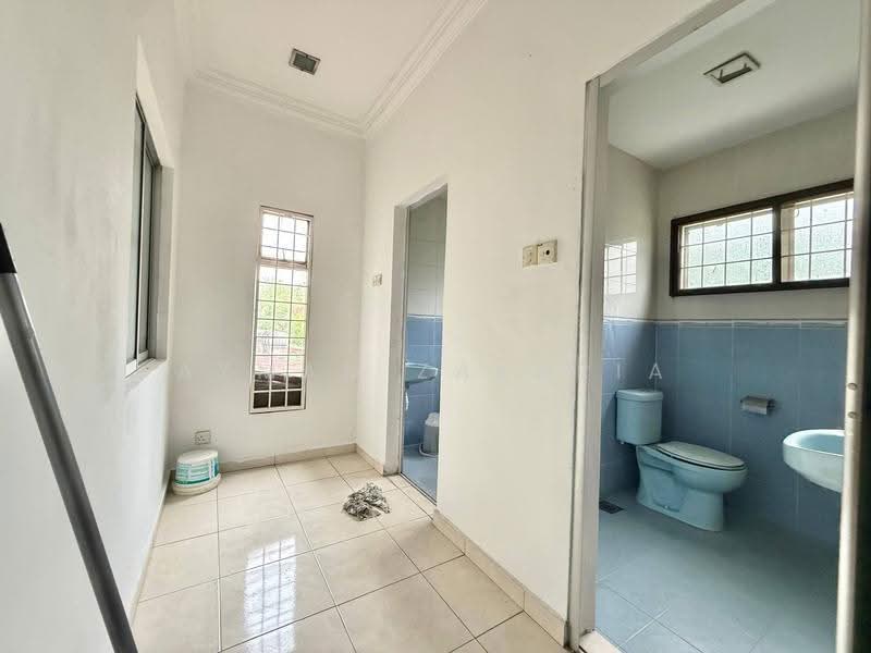 2-storey Terraced House for Sale in Taman Mutiara Subang (Shah Alam) - AZMAN ZAKARIA - Bathroom - PropertyGuru.com.my