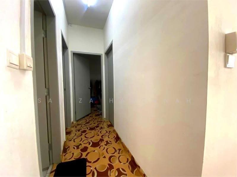 Apartment for Rent at Kemuning Idaman - Sariza Hartanah - Corridor - PropertyGuru.com.my