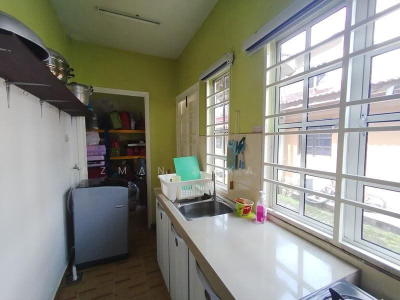Rumah Teres 2-Tingkat untuk Dijual di Saujana Utama 2 (Ijok) - AZMAN ZAKARIA - Kitchen - PropertyGuru.com.my
