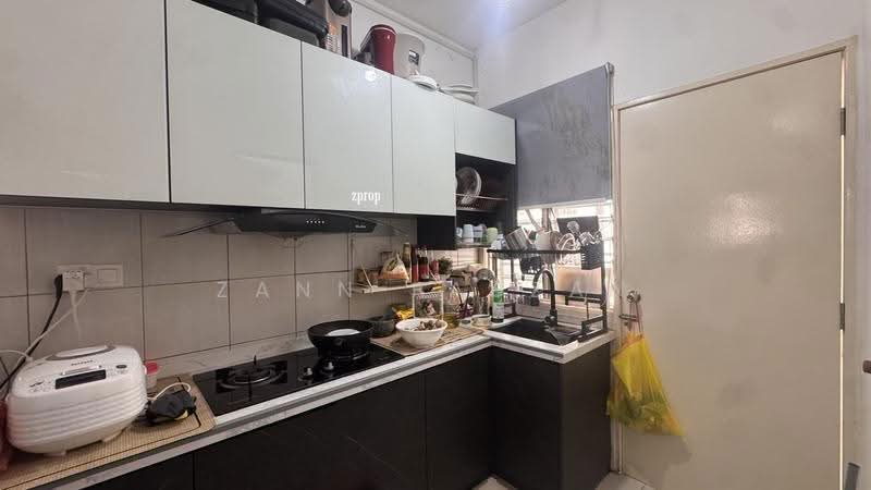 2-storey Terraced House for Sale in Bandar Bukit Beruntung (Bukit Beruntung) - Zann Fauzan - Kitchen - PropertyGuru.com.my