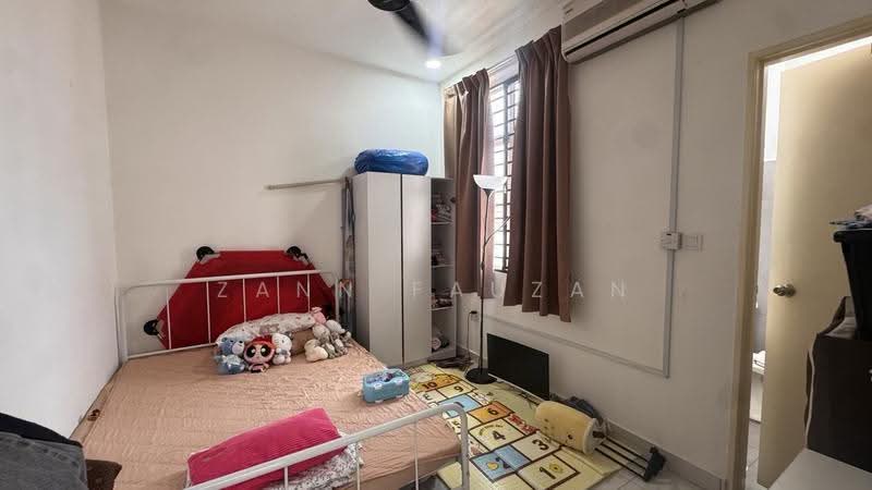 2-storey Terraced House for Sale in Bandar Bukit Beruntung (Bukit Beruntung) - Zann Fauzan - Bedroom - PropertyGuru.com.my