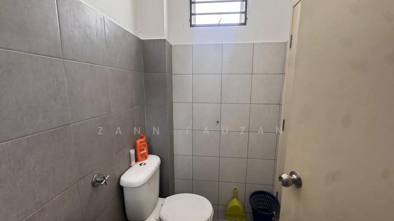 2-storey Terraced House for Sale in Bandar Bukit Beruntung (Bukit Beruntung) - Zann Fauzan - Bathroom - PropertyGuru.com.my