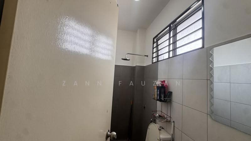 2-storey Terraced House for Sale in Bandar Bukit Beruntung (Bukit Beruntung) - Zann Fauzan - Bathroom - PropertyGuru.com.my