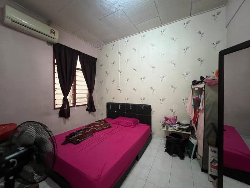 1-storey Terraced House for Sale in Taman Ungku Tun Aminah (Skudai) - Jennifer Ng - Bedroom - PropertyGuru.com.my