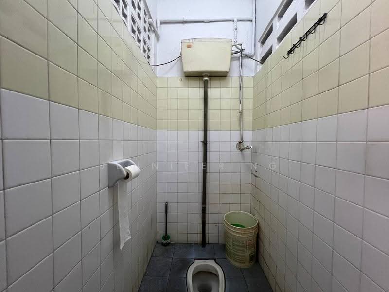 1-storey Terraced House for Sale in Taman Ungku Tun Aminah (Skudai) - Jennifer Ng - Bathroom - PropertyGuru.com.my