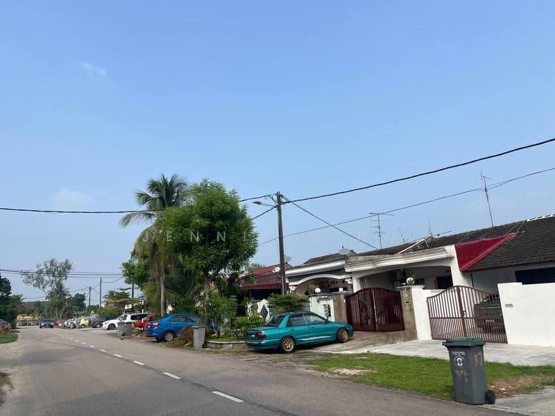 1-storey Terraced House for Sale in Taman Ungku Tun Aminah (Skudai) - Jennifer Ng - Exterior - PropertyGuru.com.my