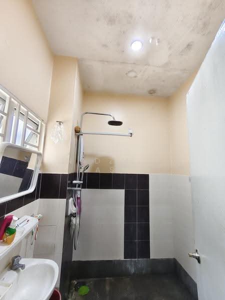 Rumah Teres 2.5-Tingkat untuk Dijual di Kajang (Selangor) - Nadzmie Nasir - Bathroom - PropertyGuru.com.my