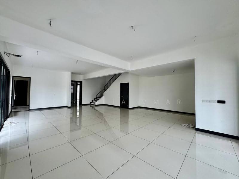 Rumah Berkembar untuk Dijual di Elmina (Shah Alam) - Nur Alia Omar - Living Room - PropertyGuru.com.my
