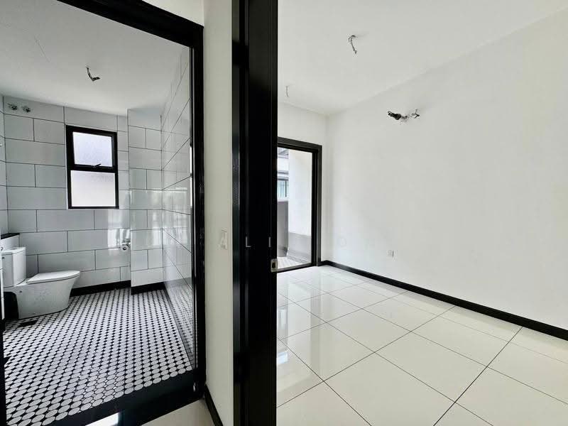 Rumah Berkembar untuk Dijual di Elmina (Shah Alam) - Nur Alia Omar - Bathroom - PropertyGuru.com.my