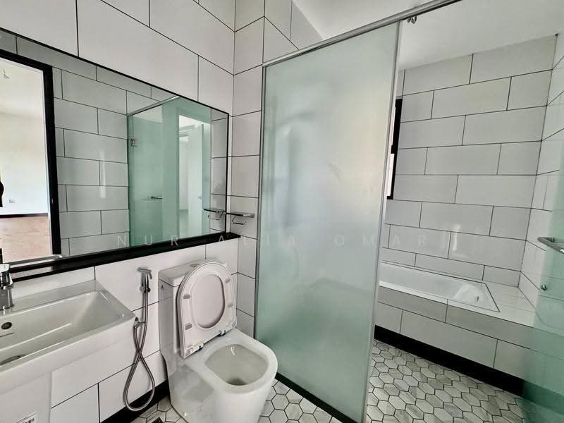 Rumah Berkembar untuk Dijual di Elmina (Shah Alam) - Nur Alia Omar - Bathroom - PropertyGuru.com.my
