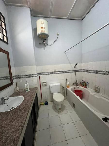 Semi-Detached House for Sale in Taman Munshi Ibrahim (Tampoi) - Jennifer Ng - Bathroom - PropertyGuru.com.my