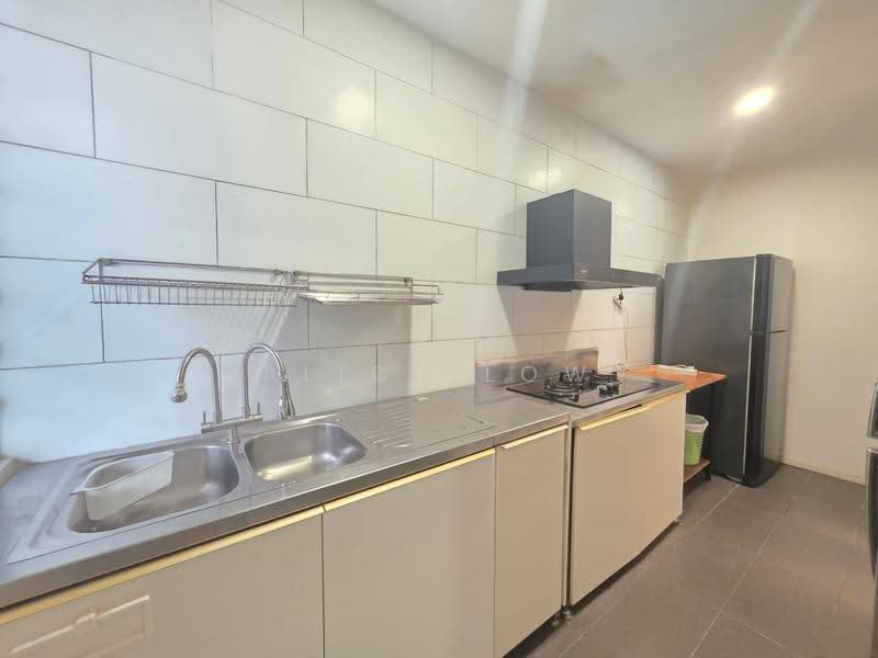 3-storey Terraced House for Rent in Tamansari (Rawang) - Alice Low - Kitchen - PropertyGuru.com.my