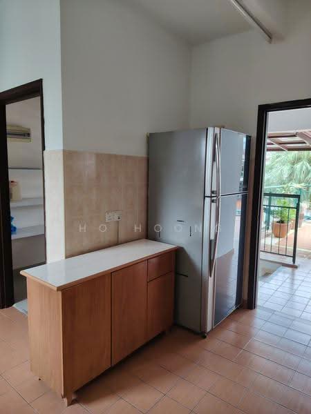 Rumah Bandar untuk Disewa di Taman Equine (Seri Kembangan) - Ho Hoong - Kitchen - PropertyGuru.com.my