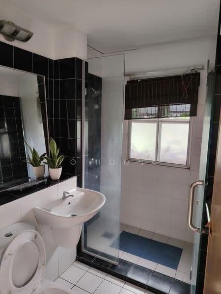 Rumah Bandar untuk Disewa di Taman Equine (Seri Kembangan) - Ho Hoong - Bathroom - PropertyGuru.com.my