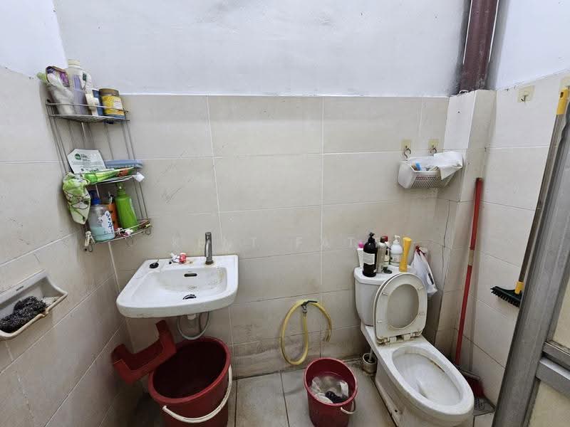 Rumah Teres 2-Tingkat untuk Dijual di Taman Connaught (Cheras) - Kent Fatt - Bathroom - PropertyGuru.com.my