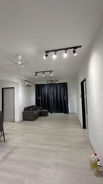 Kediaman Servis untuk Dijual di D'Putra Suites - Ken Liew - Living Room - PropertyGuru.com.my