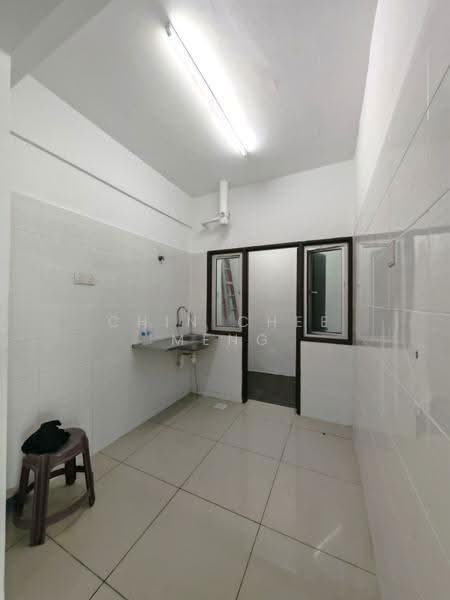 Kediaman Servis untuk Dijual di Silk Residence - Chin Chee Meng - Kitchen - PropertyGuru.com.my