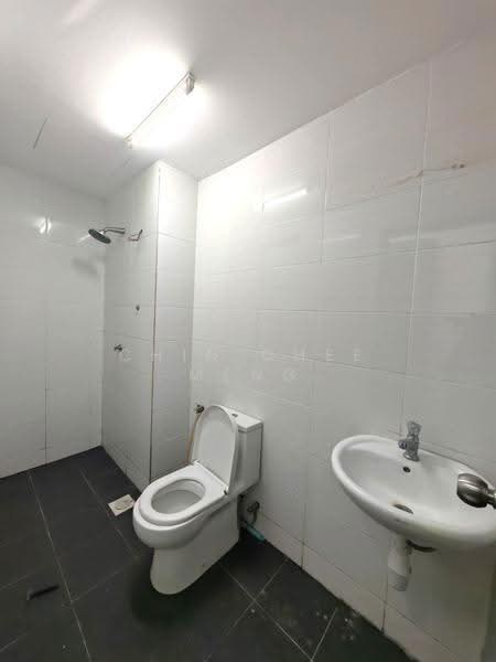 Kediaman Servis untuk Dijual di Silk Residence - Chin Chee Meng - Bathroom - PropertyGuru.com.my
