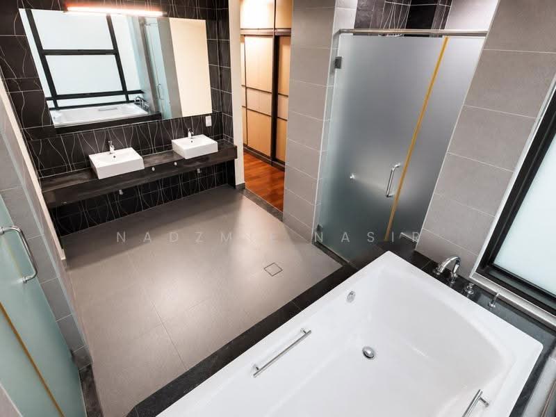 Rumah Berkembar untuk Dijual di Cyberjaya (Selangor) - Nadzmie Nasir - Bathroom - PropertyGuru.com.my