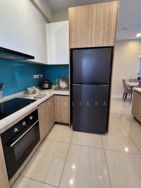 Kondominium untuk Dijual di Queens Residences Q1 @ Queens Waterfront - Nur Alisya - Kitchen - PropertyGuru.com.my