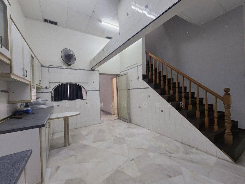 1.5-storey Terraced House for Sale in Seksyen 28, Taman Alam Megah (Shah Alam) - Hazeman Omar - Kitchen - PropertyGuru.com.my