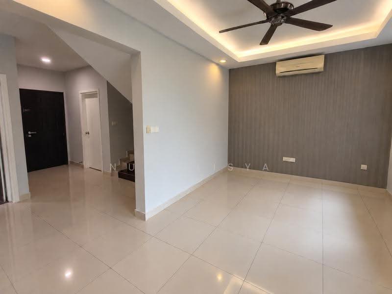 Kondominium untuk Dijual di Armanee - Nur Alisya - Living Room - PropertyGuru.com.my