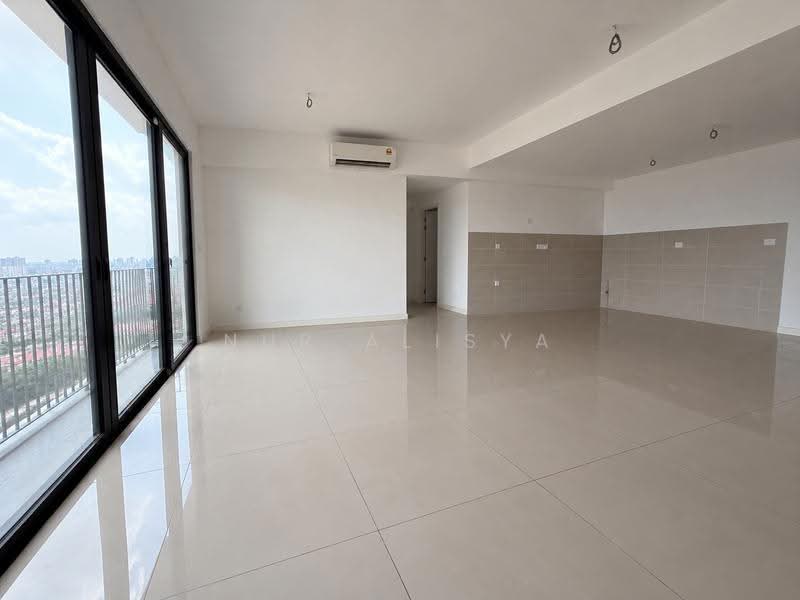 Kediaman Servis untuk Dijual di The Pulse Residence - Nur Alisya - Living Room - PropertyGuru.com.my