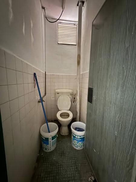 Factory for Rent in Taman Saleng (Kulai) - Nicholas Low - Bathroom - PropertyGuru.com.my