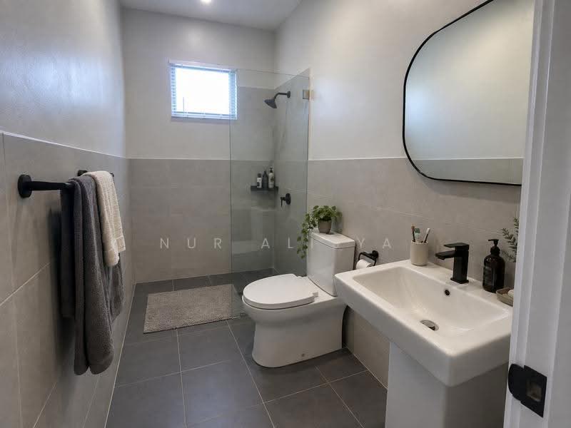 Kediaman Servis untuk Dijual di Sentrio Residences @ Senai - Nur Alisya - Bathroom - PropertyGuru.com.my