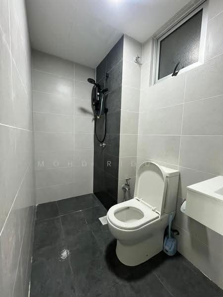 Service Residence for Sale at MH Platinum Residence - Mohd Riduan - Bathroom - PropertyGuru.com.my