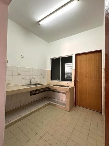 2-storey Terraced House for Sale in BANDAR PUCHONG JAYA (Puchong) - Hann . - Kitchen - PropertyGuru.com.my